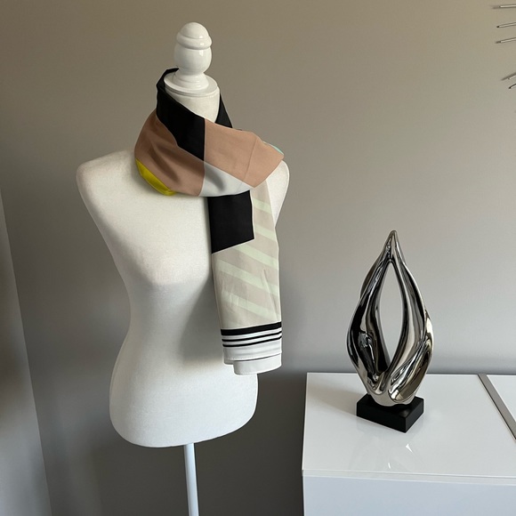 NWT H&M Oversized geometric multicolor scarf - Picture 4 of 9